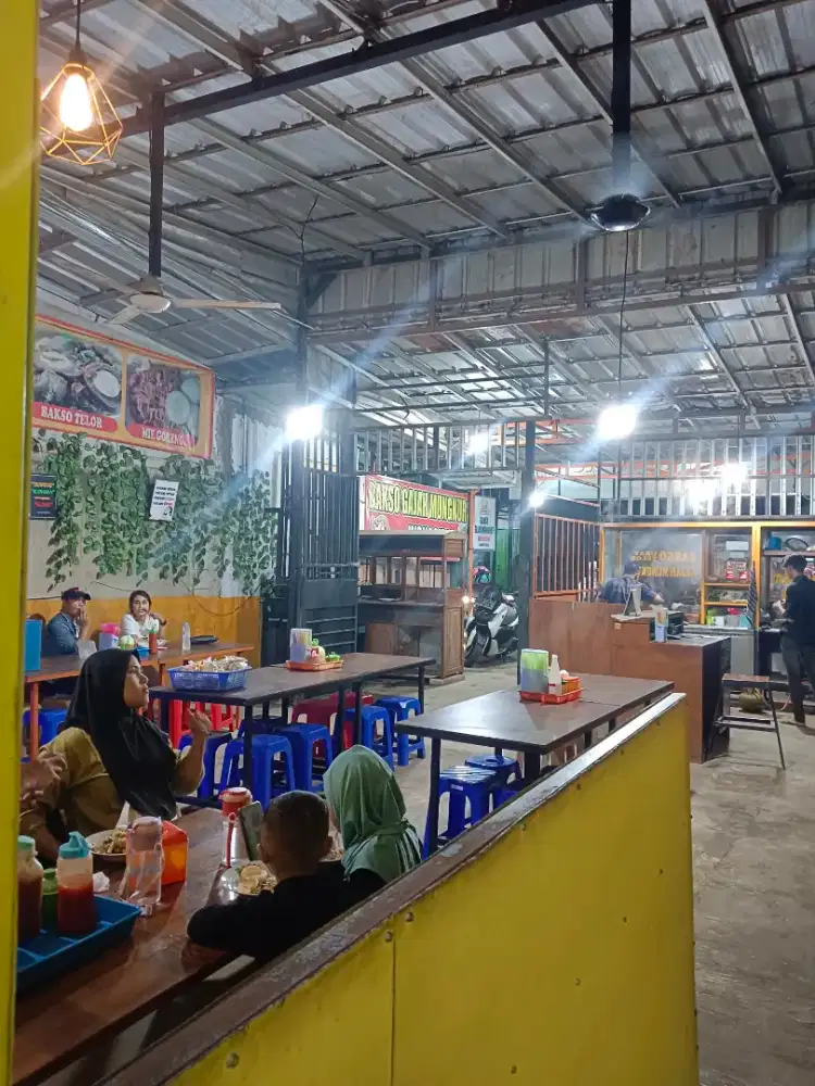 Dibutuhkan karyawan bekerja di warung bakso