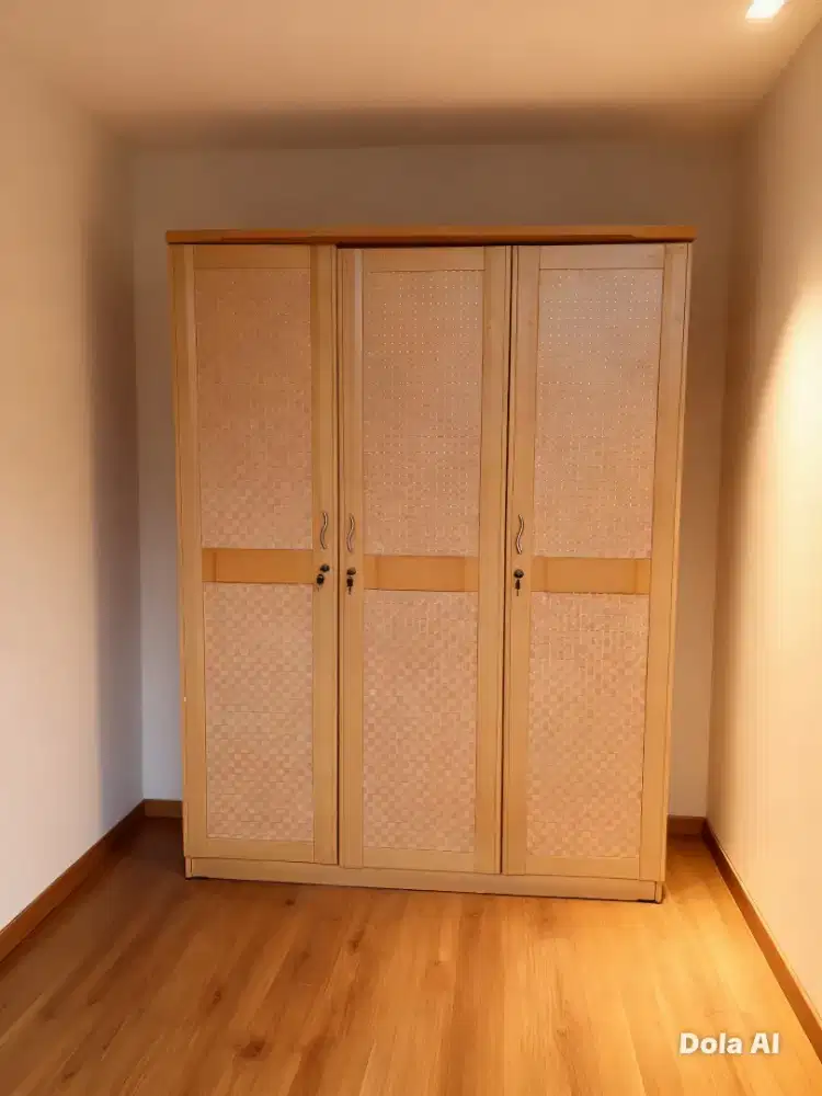 Lemari Pakaian 3 pintu