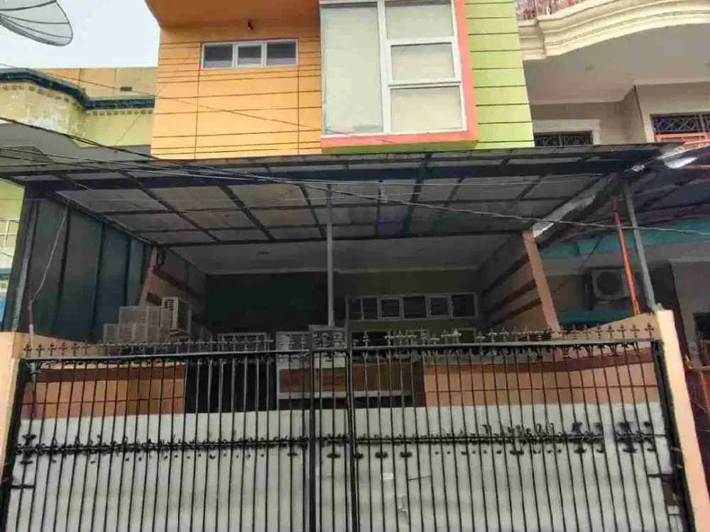 Rumah 3 lantai rapih row jalan 2 mobil semi furnished dijual lingkungan Tenang Sunter Jakarta Utara