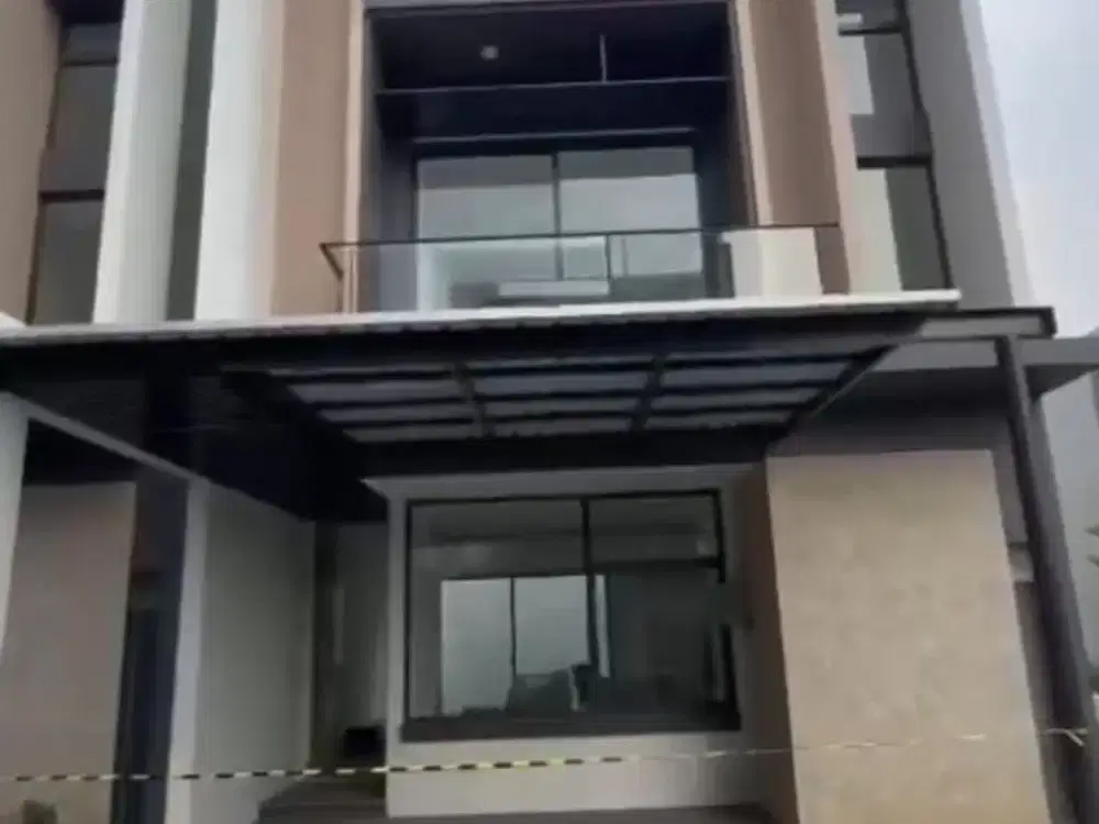 Rumah 3 Lantai , Ekslusif , Lingkungan Nyaman aman BSD sinar mas