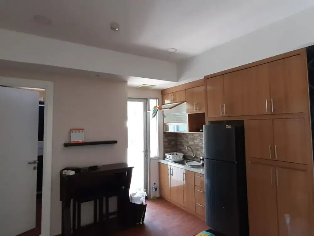 disewa apartemen green lake sunter,2kamar,furnished,siap huni,luas 42,view kolam renang dan danau,hoek, 14,5 juta/3bulan