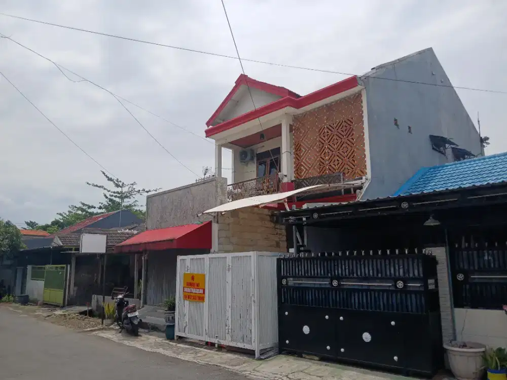 DISEWAKAN RUMAH 2 LANTAI, ADA KIOS DI DEPAN