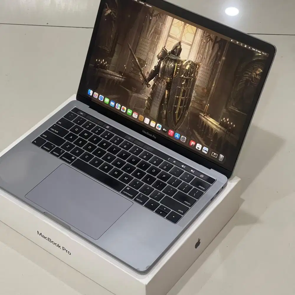 Macbook Pro 2018 touchbar 256gb ex ibox no minus