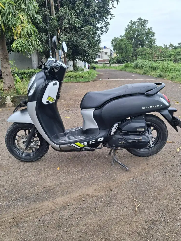 (A) Honda Scoopy Sporty Fi tahun 2023