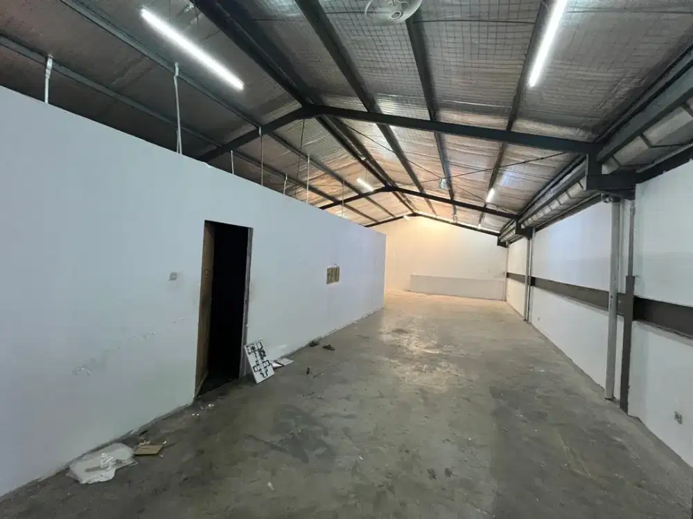 TURUN HARGA Gudang 3 Lantai dgn Lift di Sentra Industri Terpadu III Elang Laut  di Pik Jakut