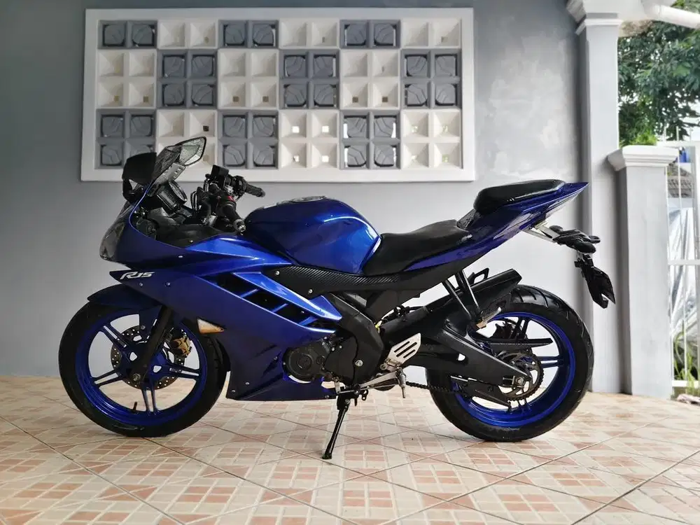 Yamaha R15 V2 2016