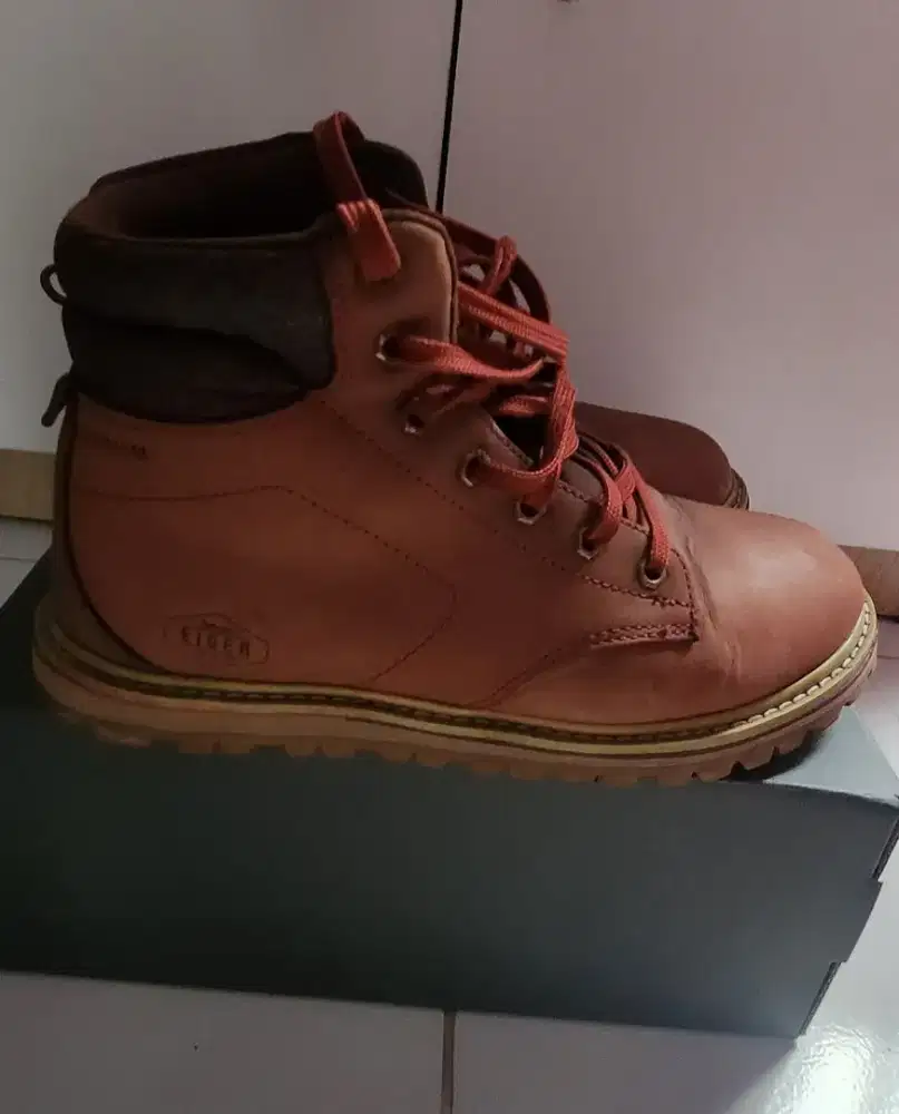 Sepatu boots Eiger