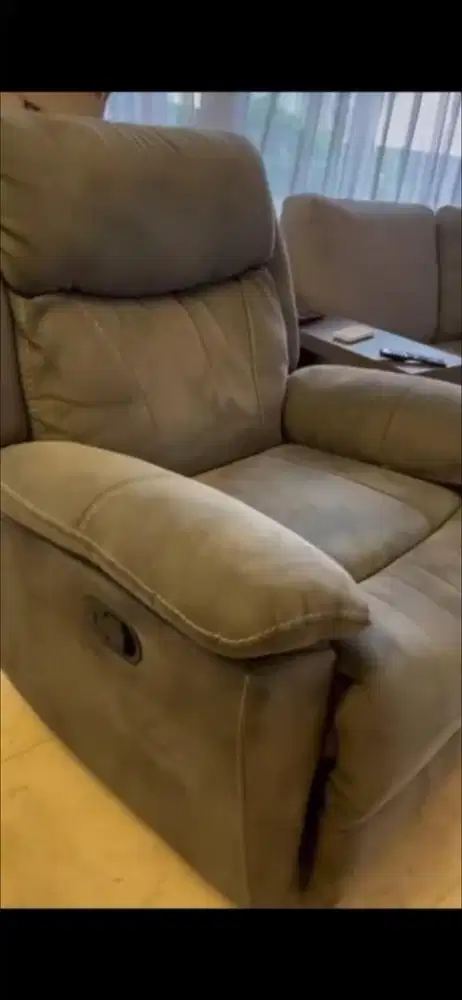 Sofa recliner besar empuk