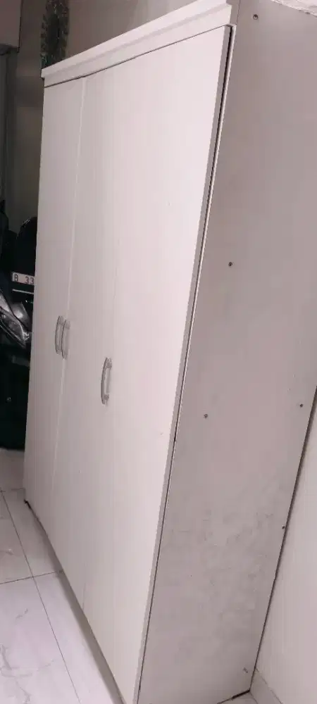 Dijual lemari baju 3 pintu