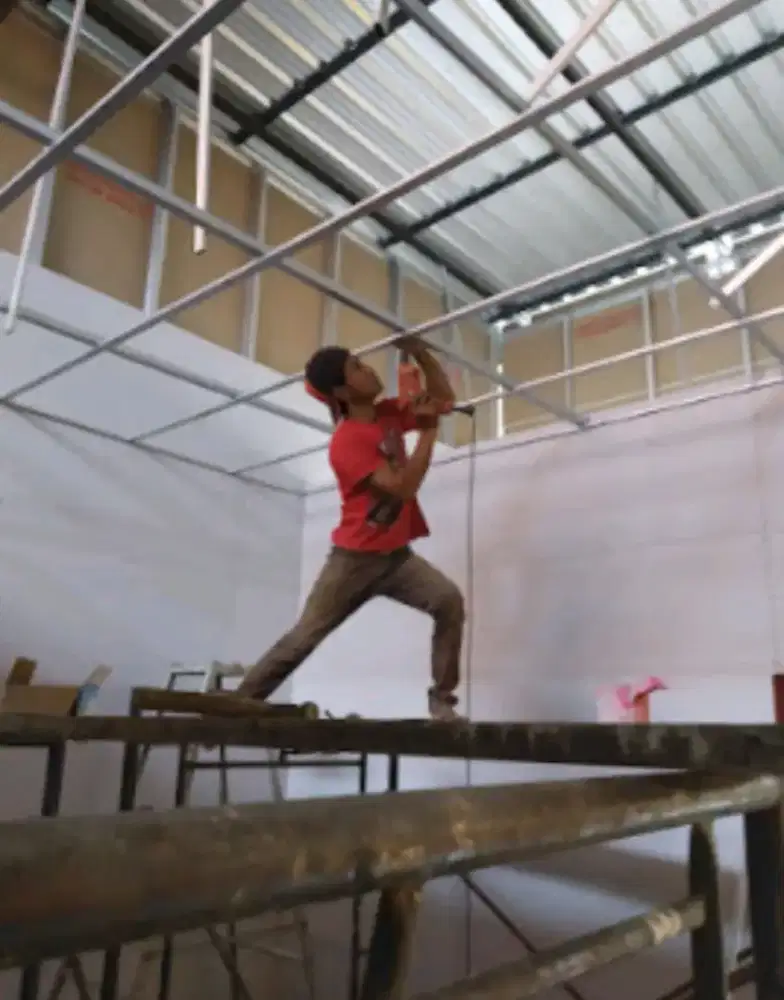 ahlinya  pasang  partisi gypsum dn plavon