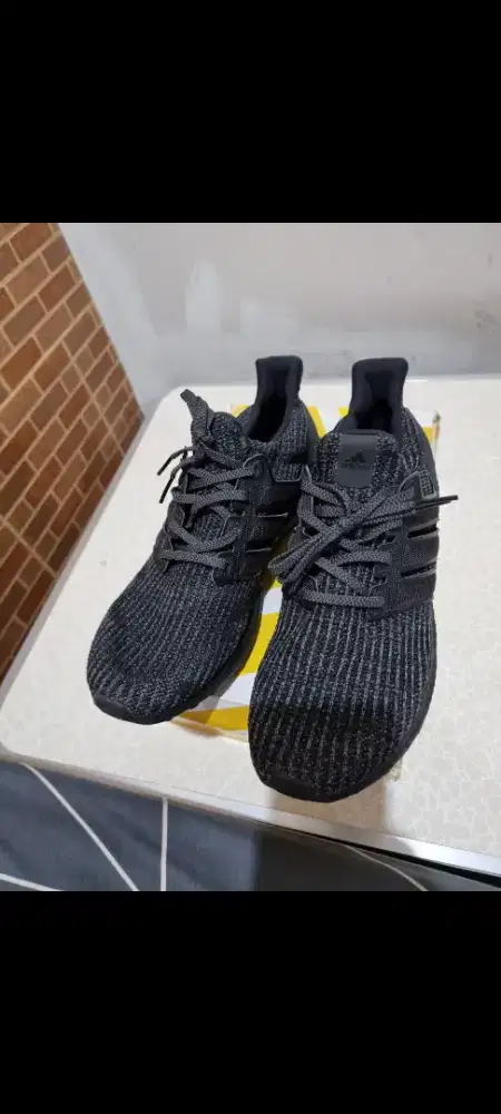 Adidas ultraboost 4.0 triple black size 45 original