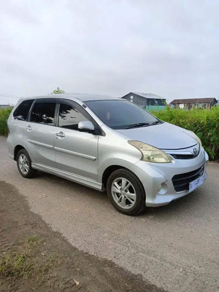 AVANZA VELOZ 1.5 AT 2012