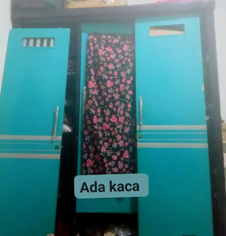 Lemari 3 pintu sleding