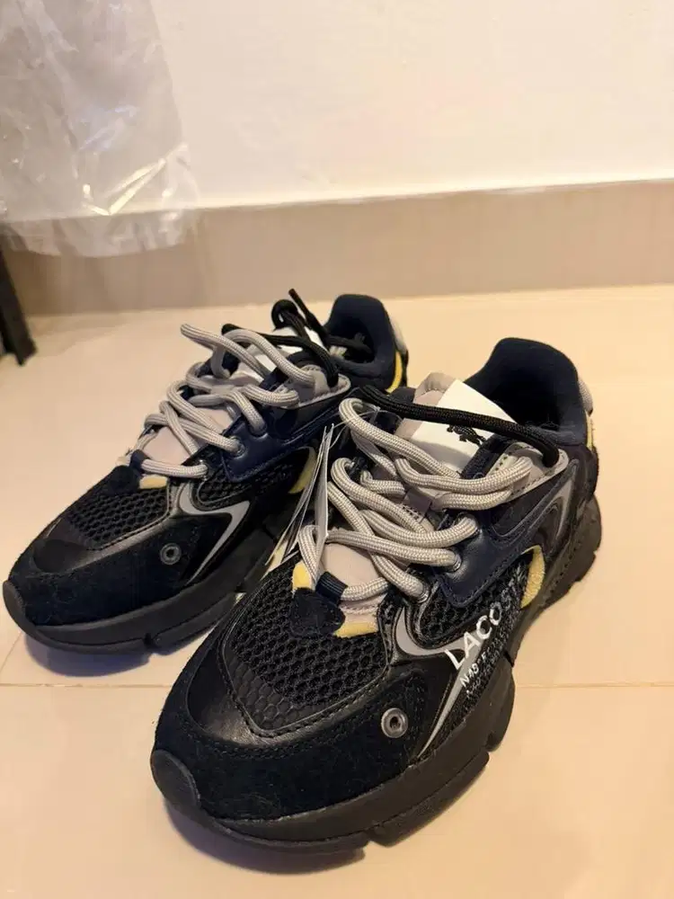 Sepatu lacoste UK 36