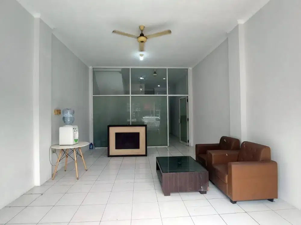 Rukan, 4.5 Lantai, Posisi di Jalan Raya Cocok Untuk Showroom atau Kafe Restoran Cideng barat