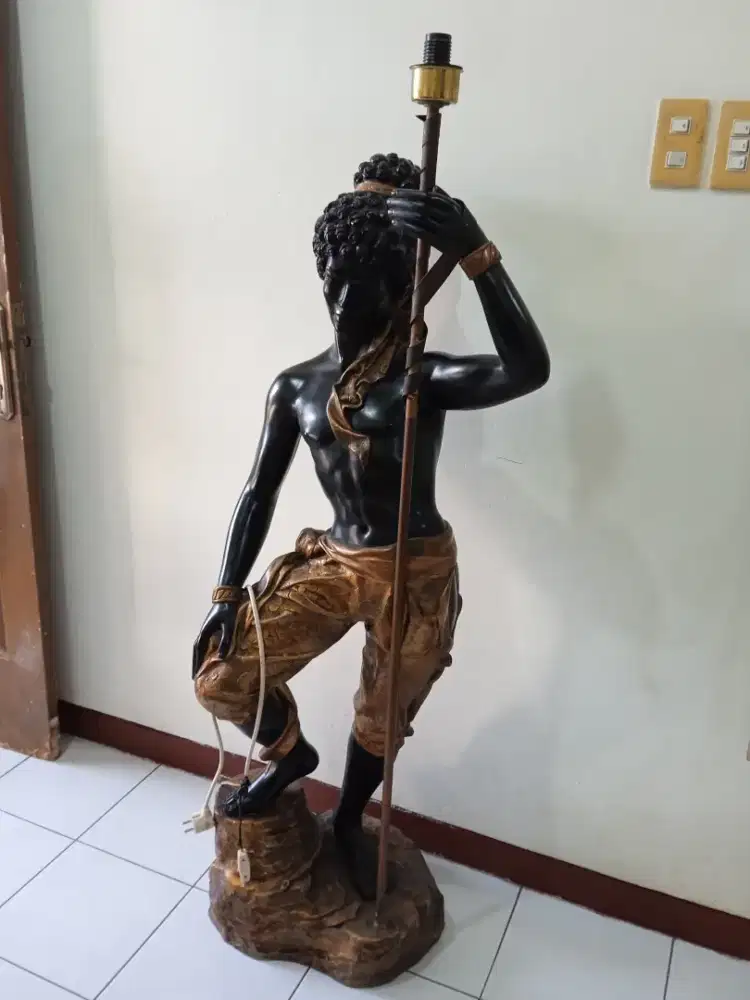 2 Patung lampu lantai figural blackmoor