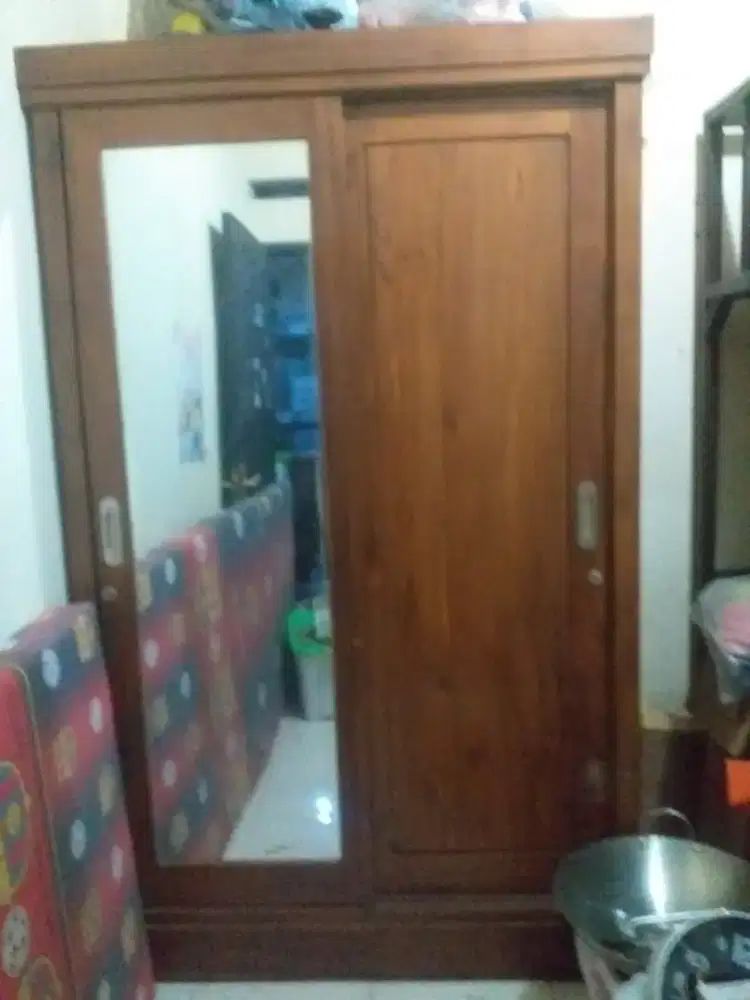 LEMARI KAYU ARCAMANIK