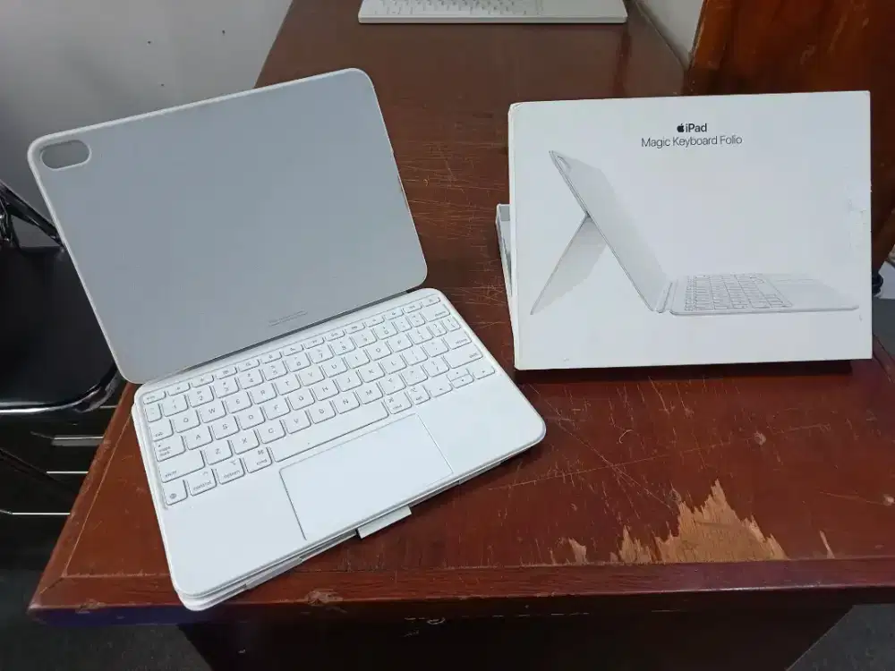 (Bekas) Magic Keyboard Folio (Ipad gen 10th)