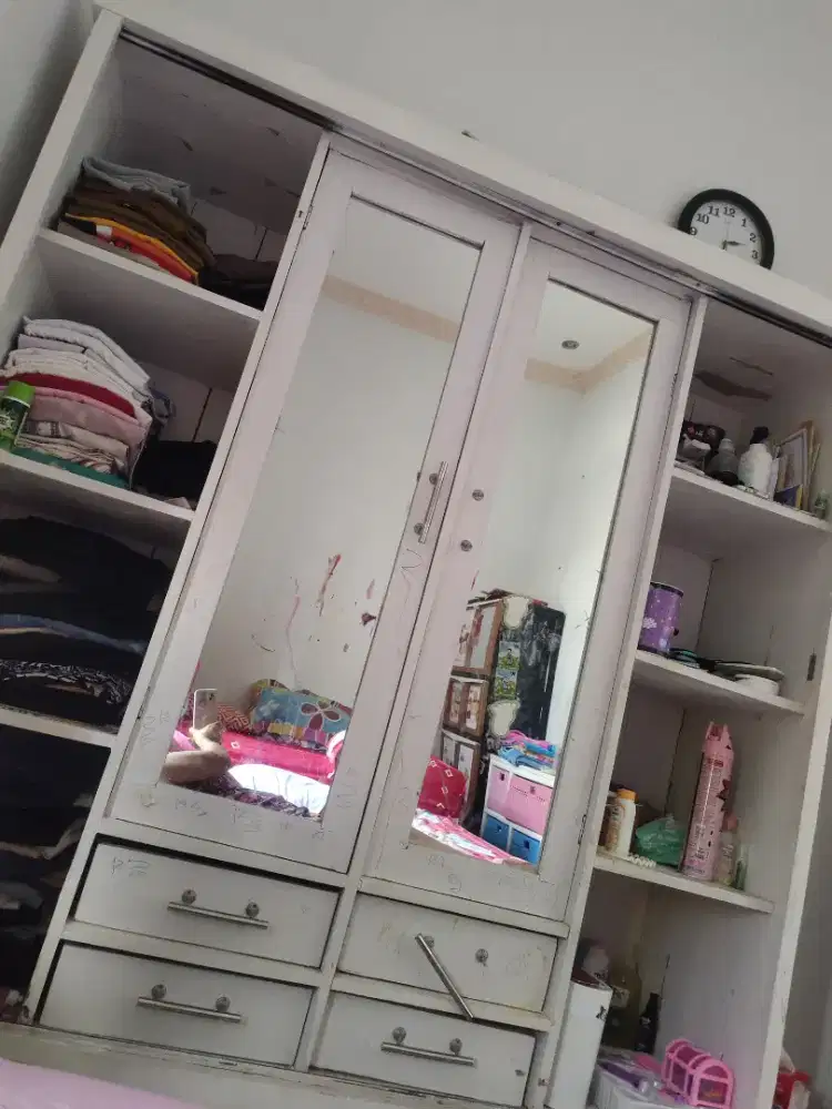 Lemari pakaian susun dan gantung