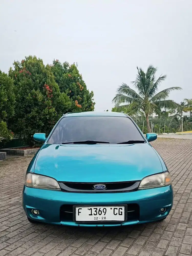 Ford laser gala antik
