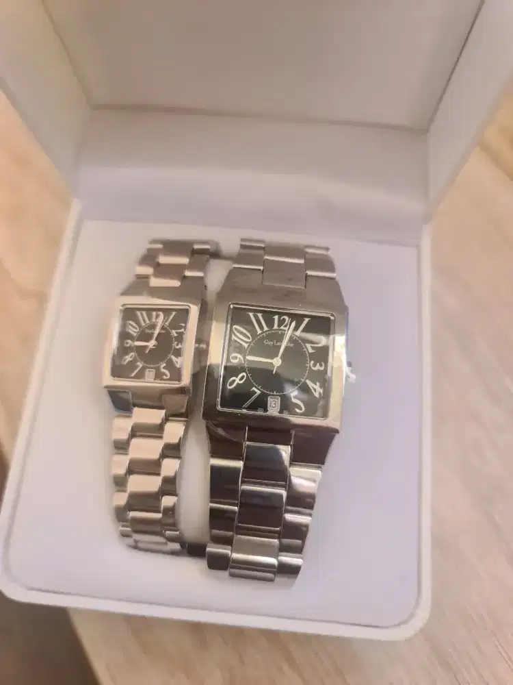 Jam tangan couple. Pria dan wanita. Guy laroche