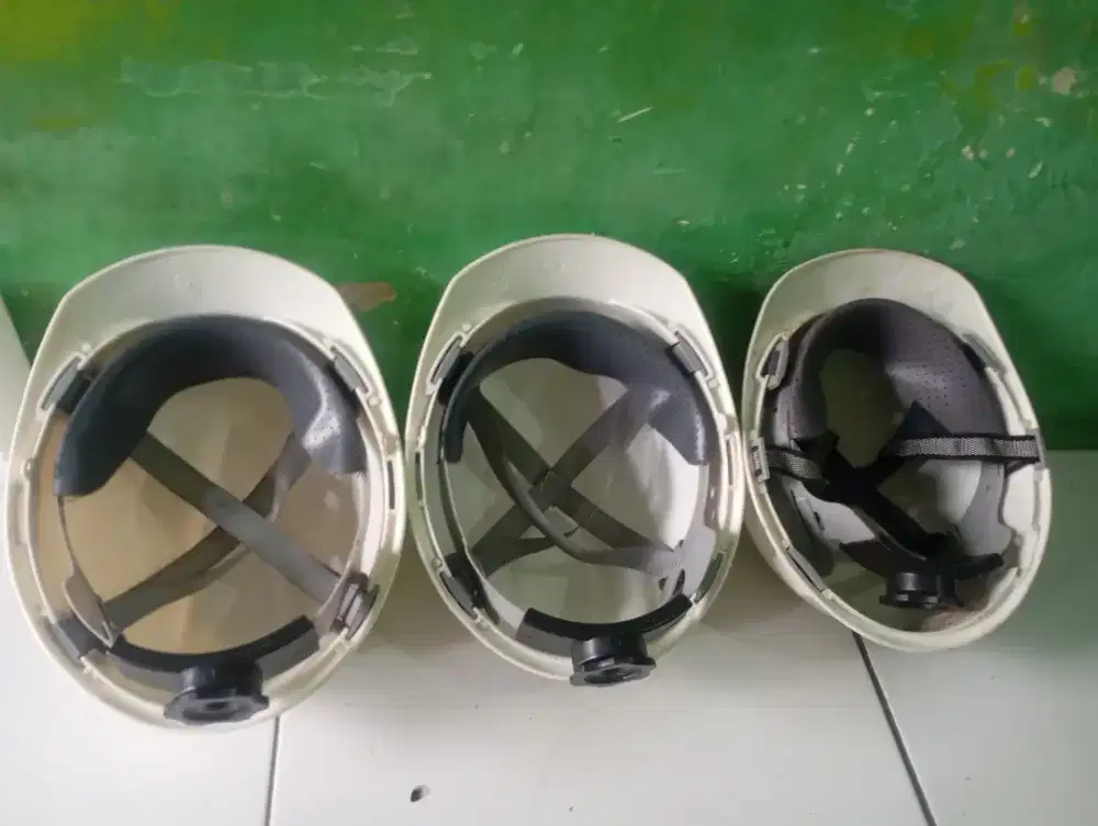Helm safety putih