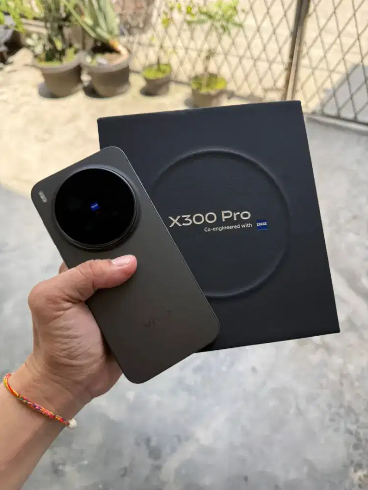Vivo X300 Pro 5G Zeiss 16/512 Garansi Resmi November 2026