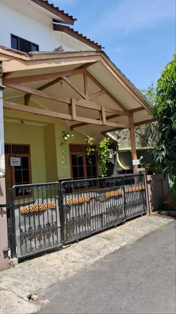 sewa rumah   lokasi  strategis asri