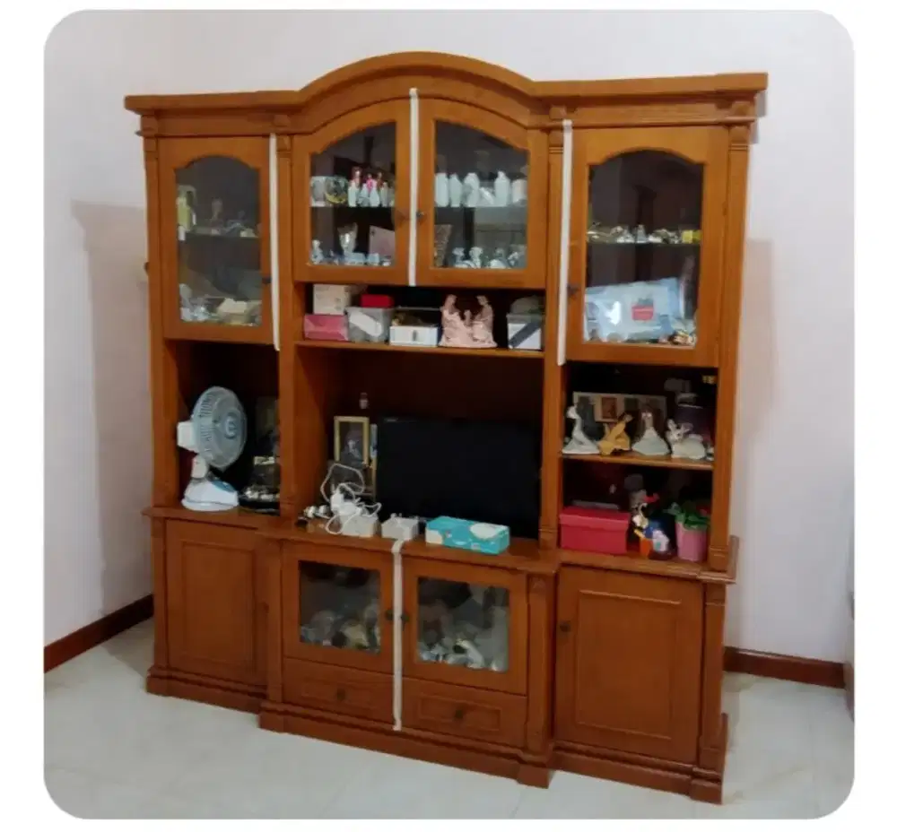 Lemari pajangan atas bawah bisa dipisah