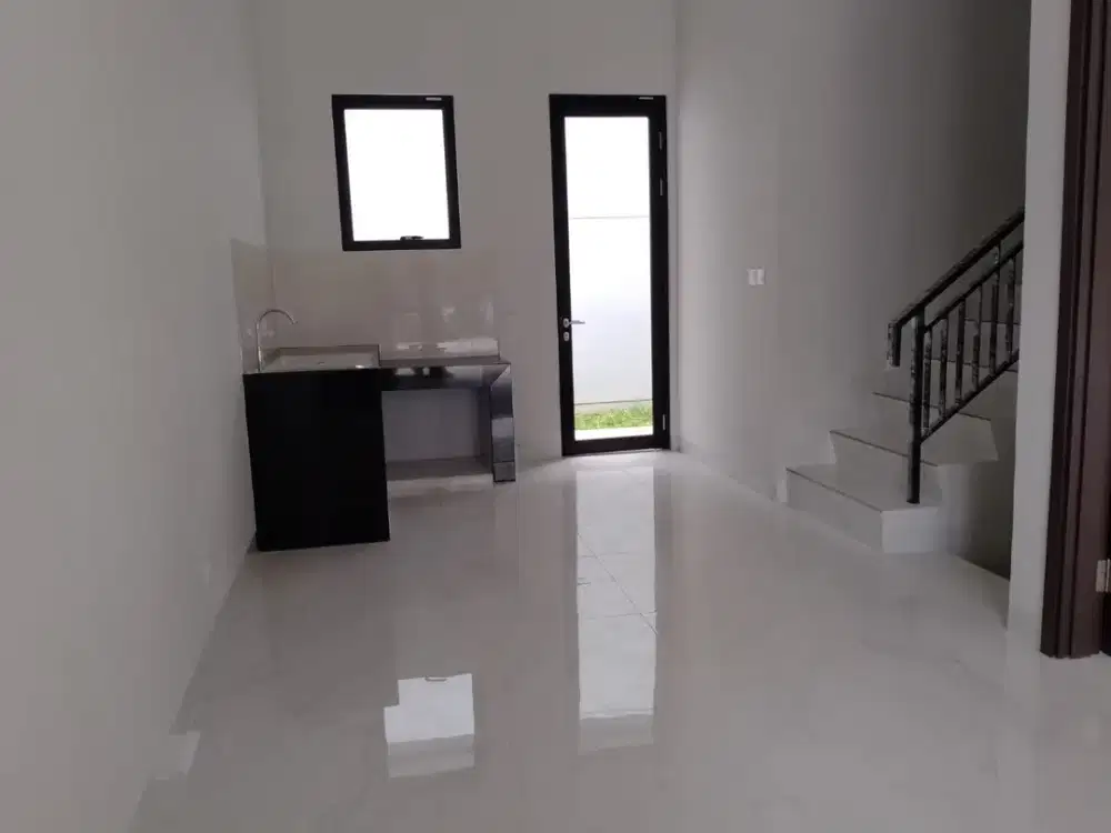 Disewakan Rumah di Cluster Kuningan Village Pik 2, Lt.6x15m2