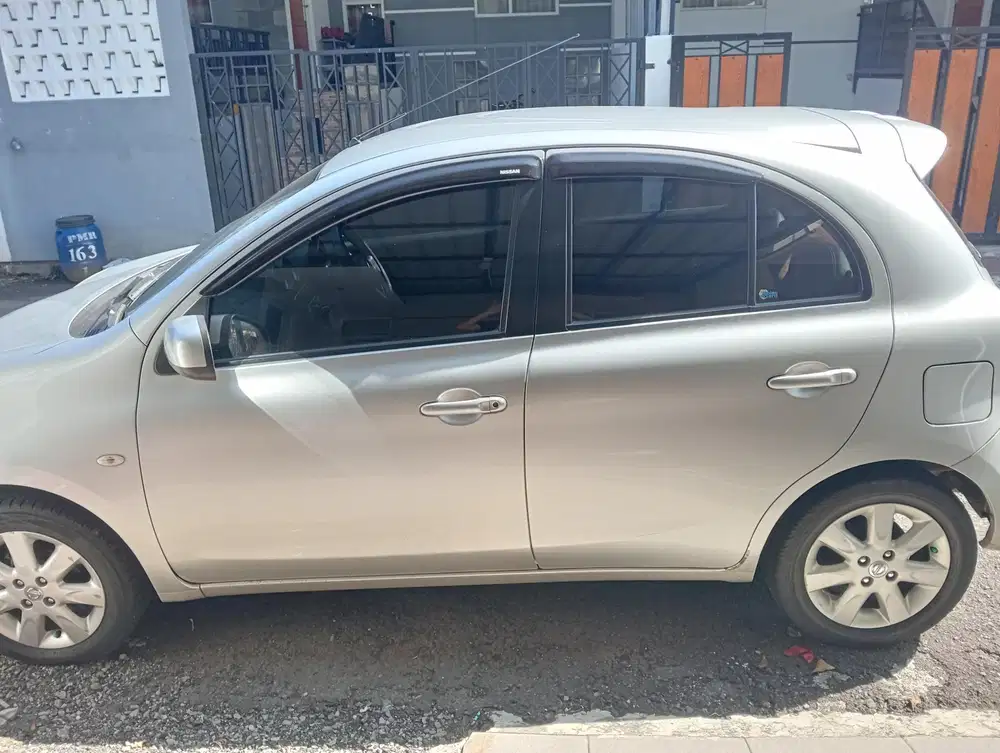 Nissan March 2011 Bensin