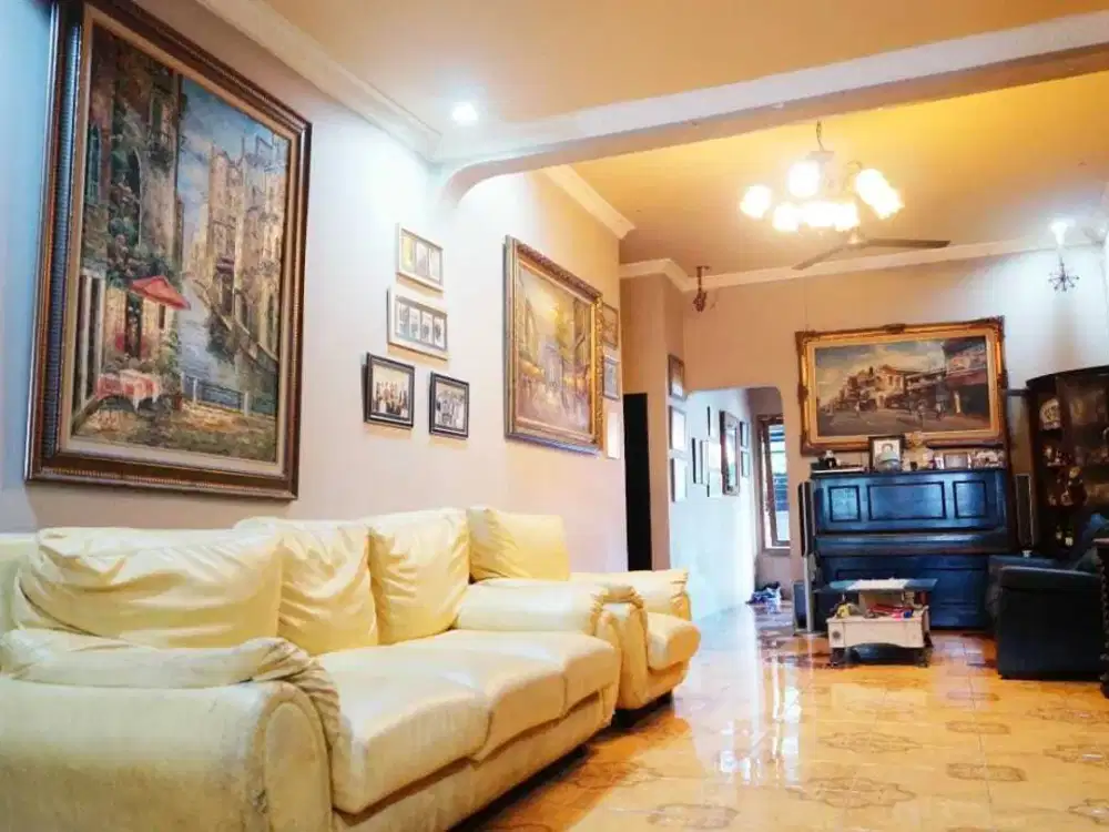 Dijual Murah Rumah Strategis 2,5 Lantai Rungkut Asri Tengah