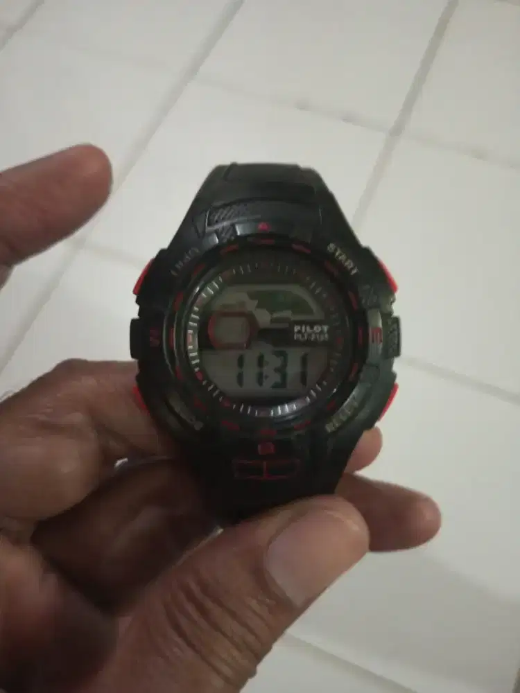 Jam tangan digital merek Pilot