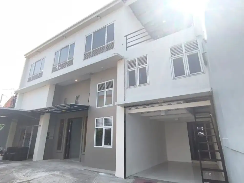 Rumah 2 Lantai Bangunan Besar Cocok di Renovasi jadi Kosan / Budget Hotel Dekat TOL & Bandara