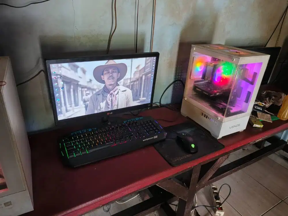 PC Ryzen 3 3200G + RX550 Fullset Monitor LG 20” SSD 256GB RAM 8GB Siap