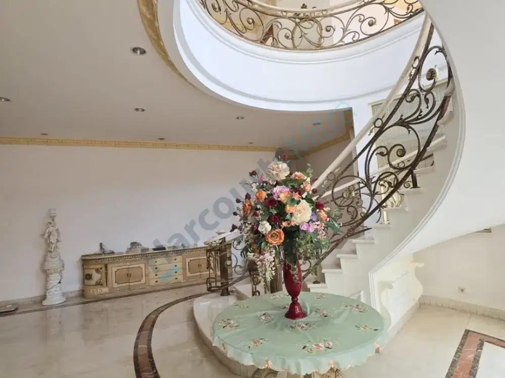 Dijual Rumah 2 Lantai Full Furnished di Pluit