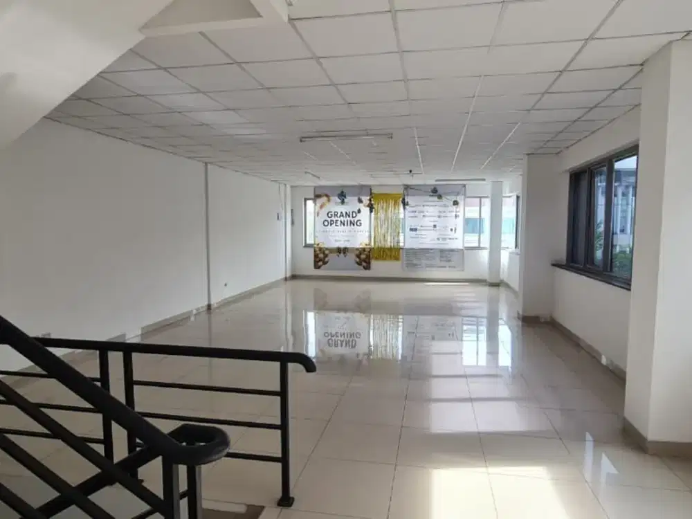 Disewakan Ruko Sewa 1thn  1 lantai Dilantai 3 saja, Cocok untuk kantor  Lokasi di Sunter