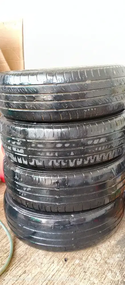 Ban Mobil Bekas Dunlop R14/65/165 (3pcs) yang 1 R13