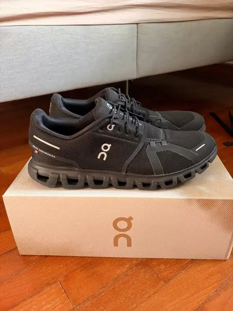 On Cloud 6 sepatu running lari original black size 45