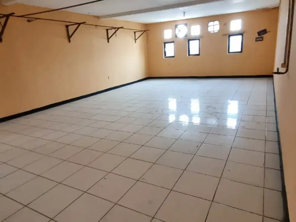 Di Sewakan Gudang/Ruko 3 Lantai di Karawaci Tangerang