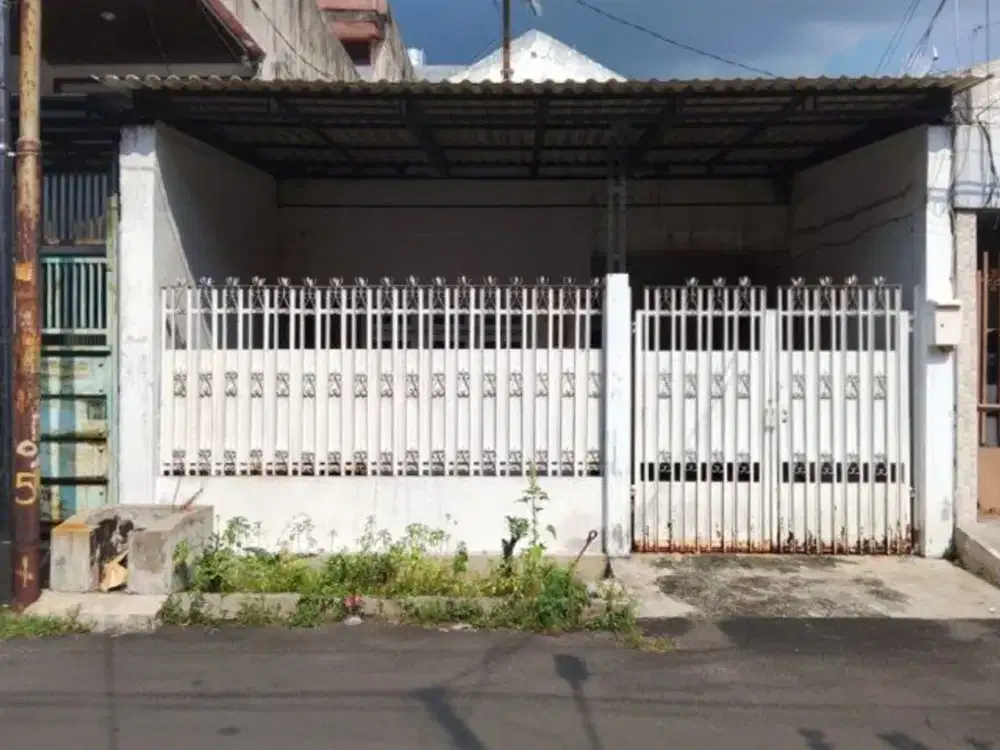 Rumah Simolawang Baru  STRATEGIS