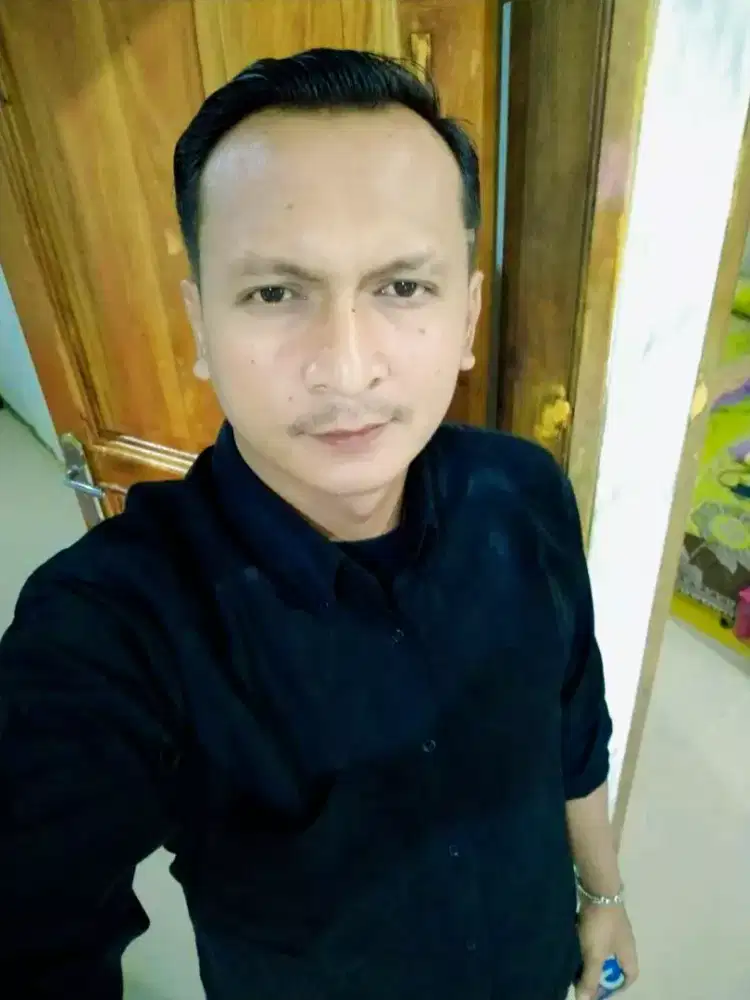 Mencari pekerjaan apa saja. (Siap bekerja dibawah tekanan & team)