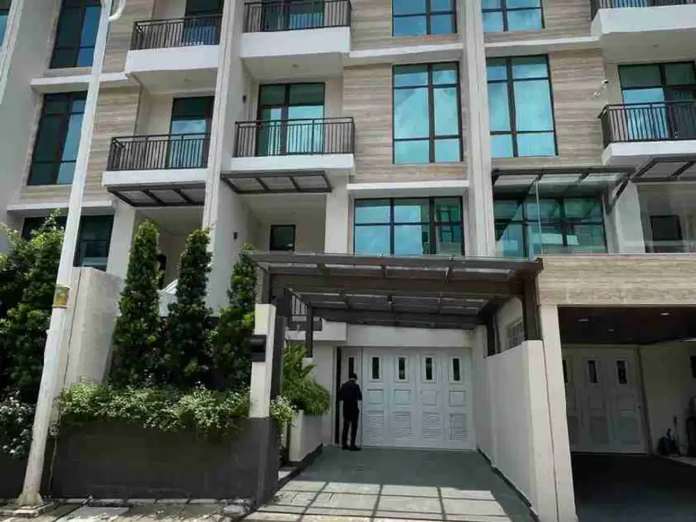 Dijual TOWNHOUSE Mewah di Pondok Indah