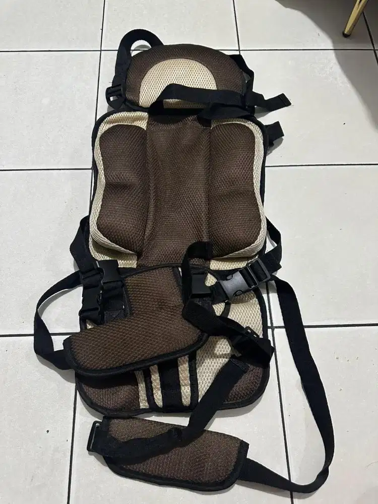 Dudukan Safety belt anak portable di mobil Car Seat