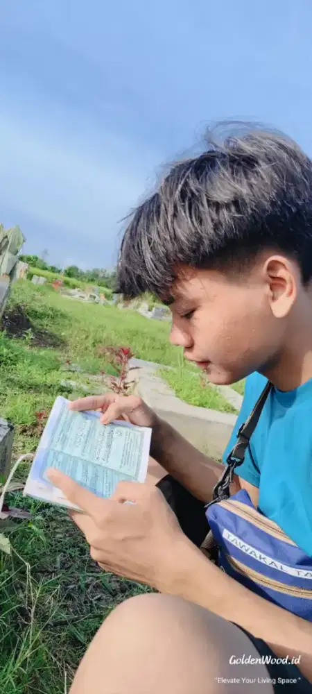 Dua orang nyari kerja