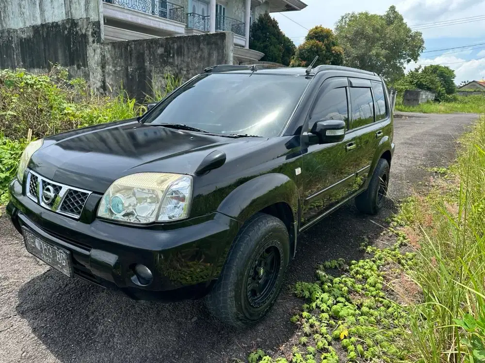 Nissan xtrail matic hitam 2007