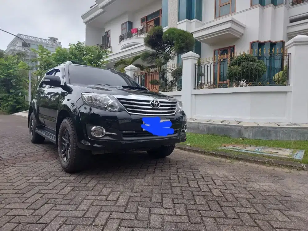 Dijual Mobil Toyota Fortuner 2015
