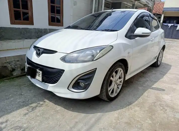 Mazda 2 2010 Bensin