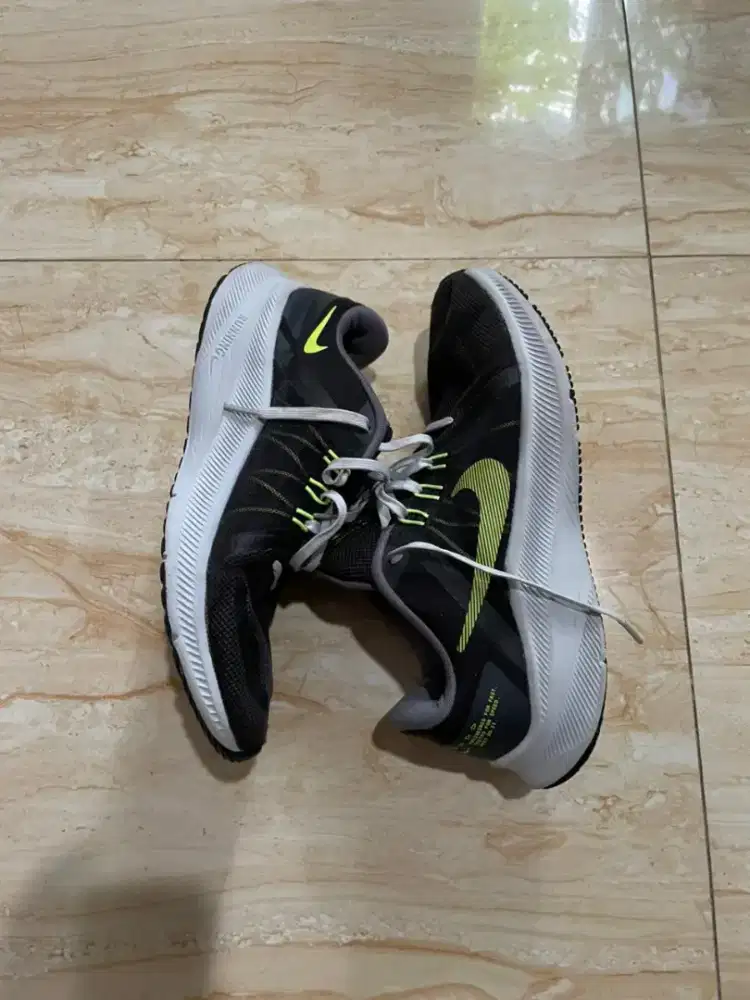 Sepatu Nike Running Quest 4