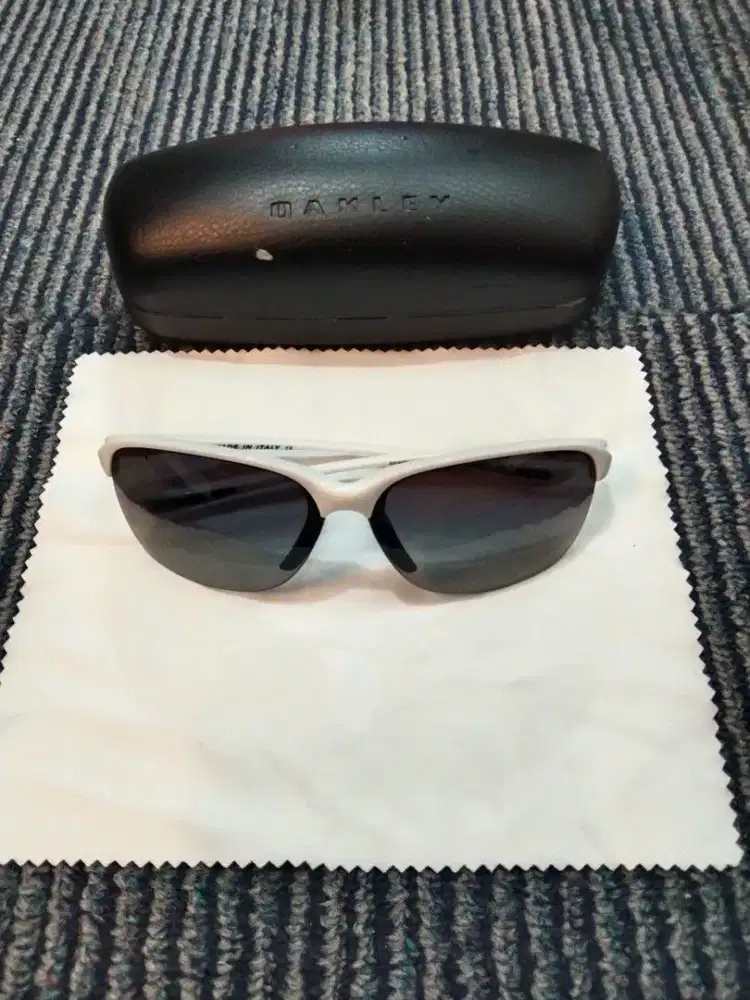 Oakley Unstoppable Sport sunglasses kacamata original second